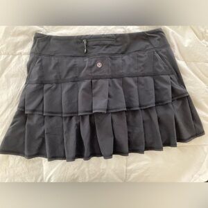 EUC Lululemon pace setter skirt skort black size 10.